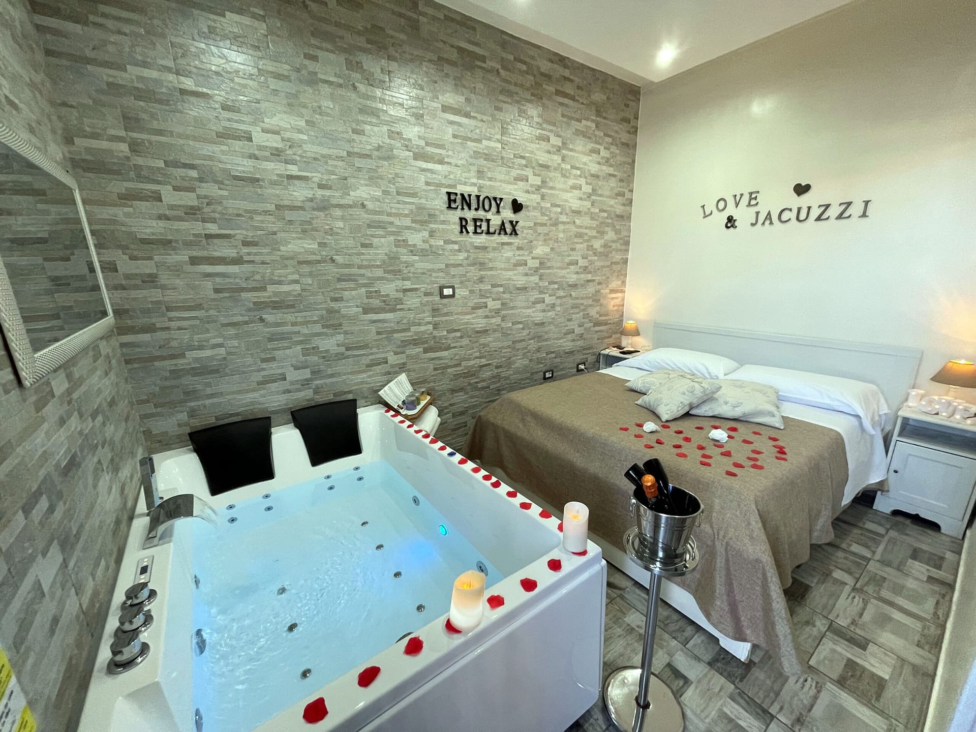 Suite-con-vasca-idromassaggio Suite con vasca idromassaggio