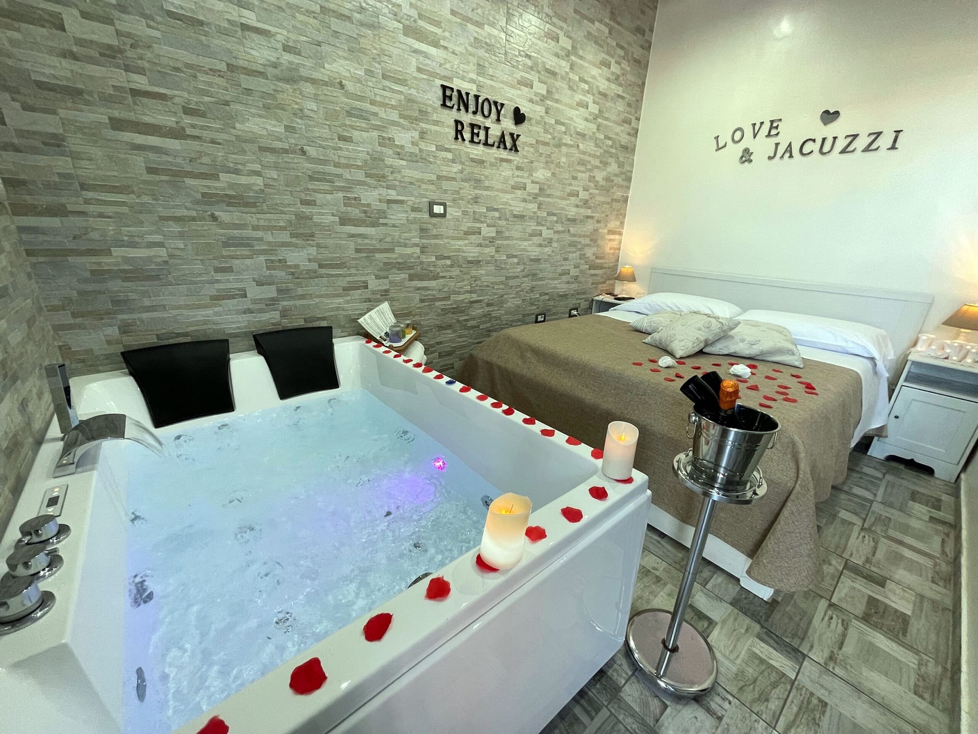 Suite-vasca-idromassaggio Suite vasca idromassaggio